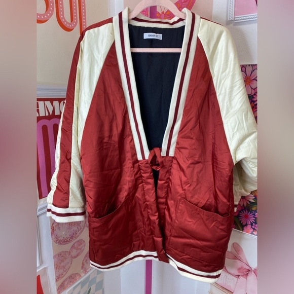 NWOT FOREVER 21 Stylish Red and Cream Women's Jacket - Picture 1 of 4
